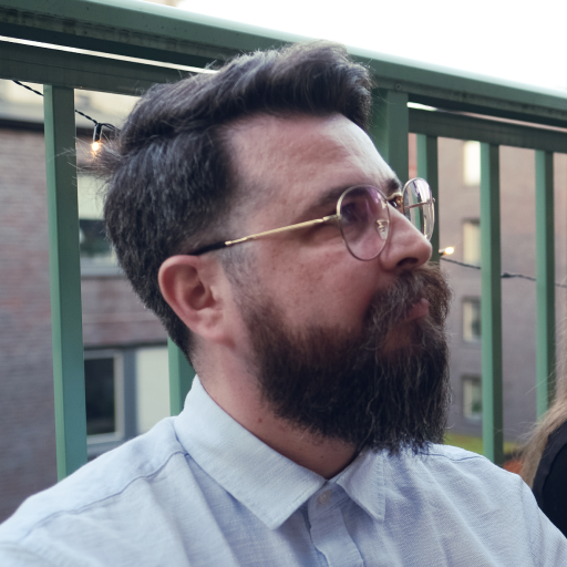 Ve al perfil de Ozan Öztaskiran