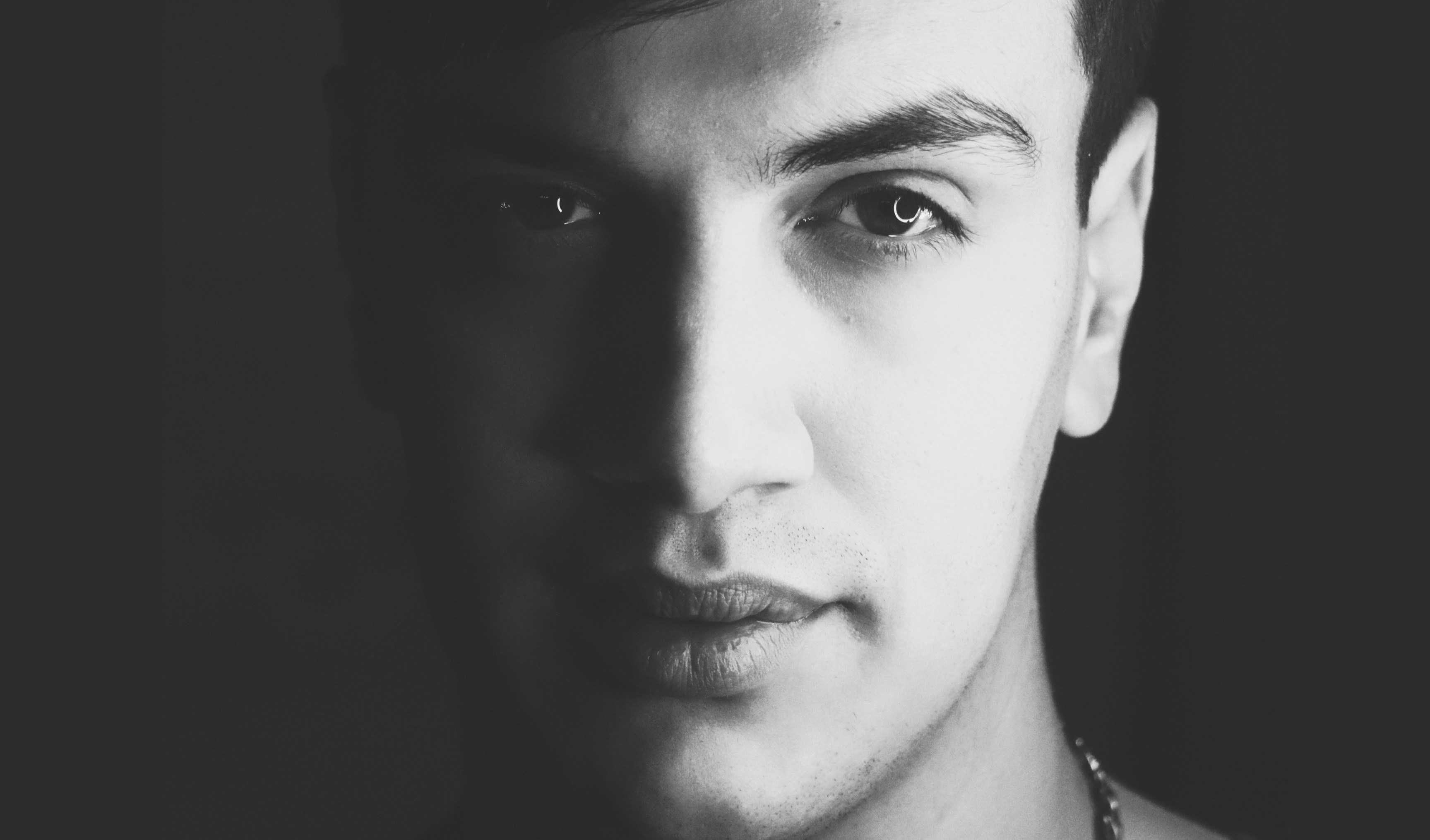 Ve al perfil de javad saleh