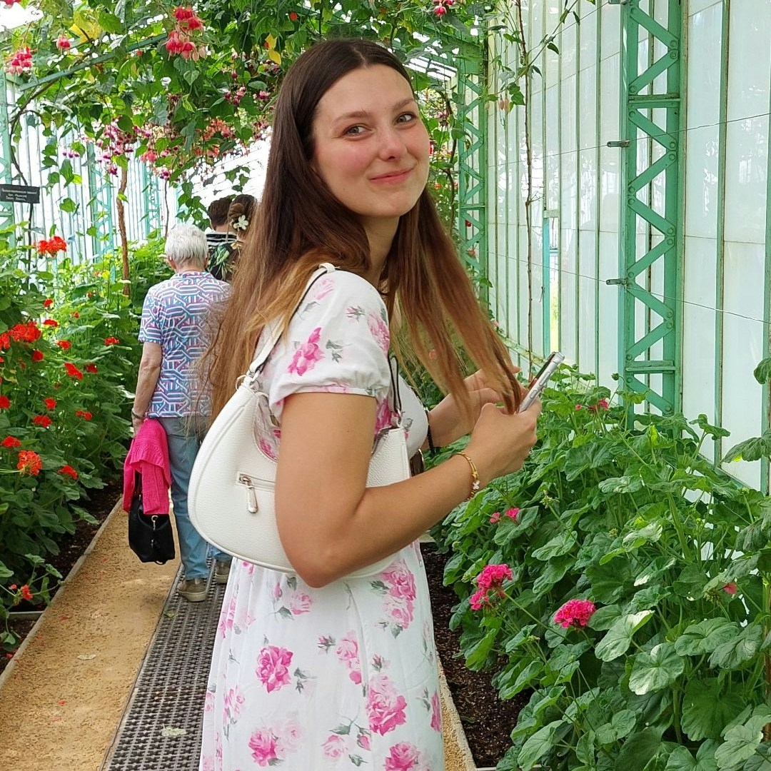 Go to Larissa De Borgher's profile