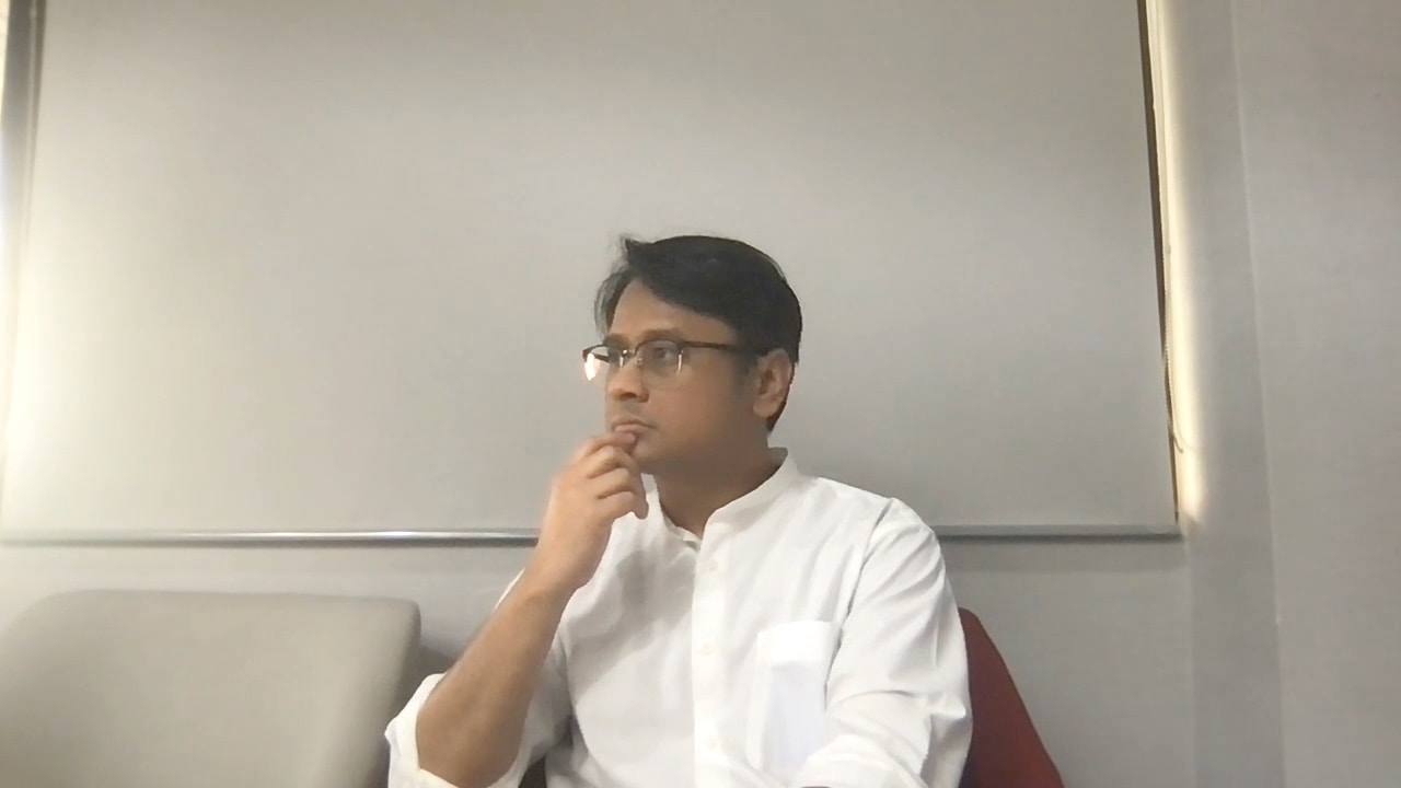 Ve al perfil de Hidayat Abisena