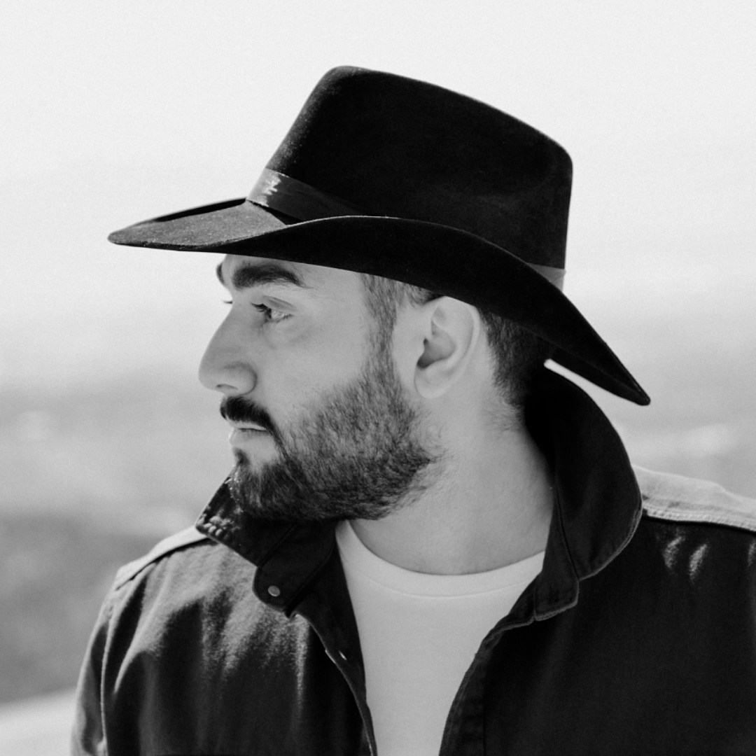 Ve al perfil de Alireza Valizadeh