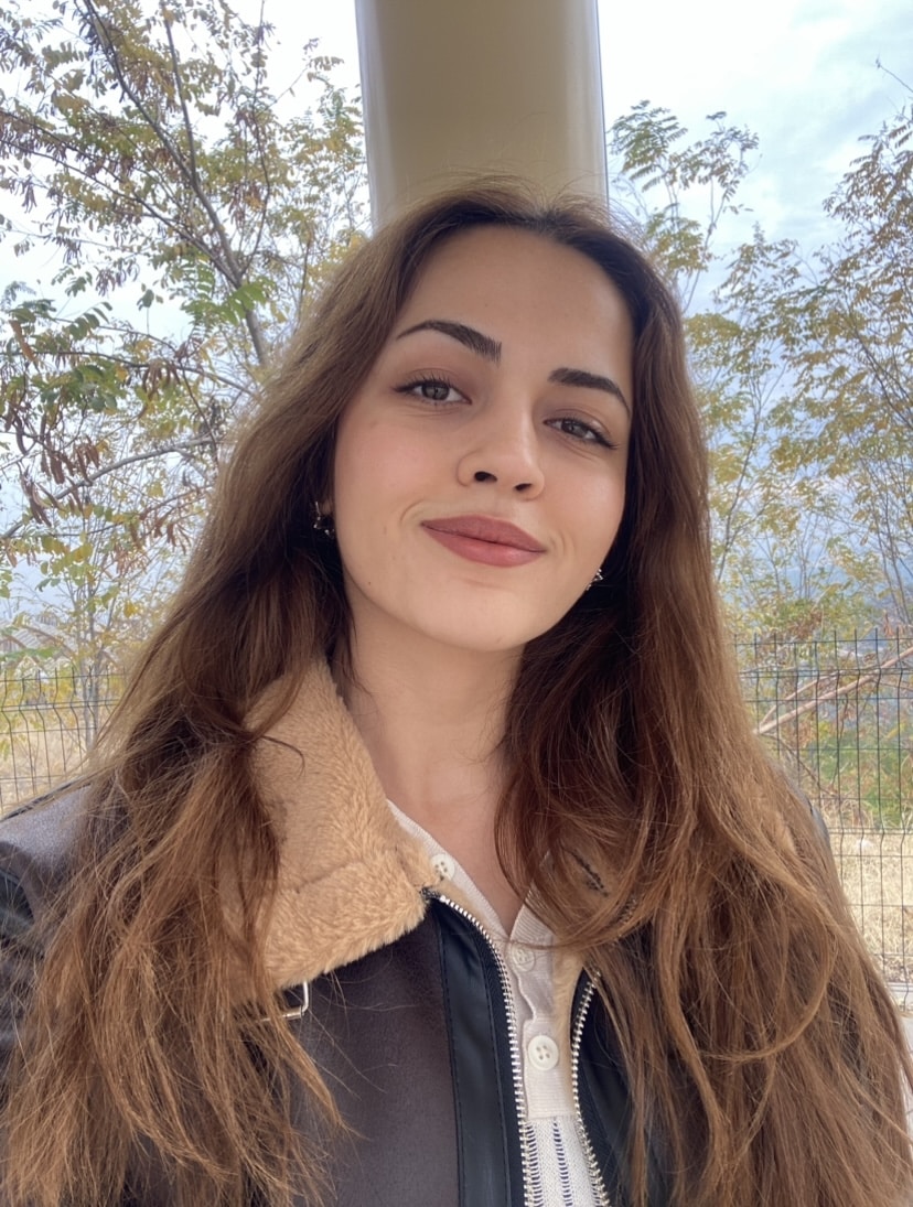 Zum Profil von Sinem Göçtü