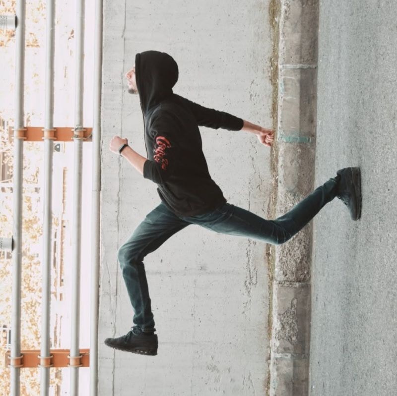 Ve al perfil de Siyavash Lolo