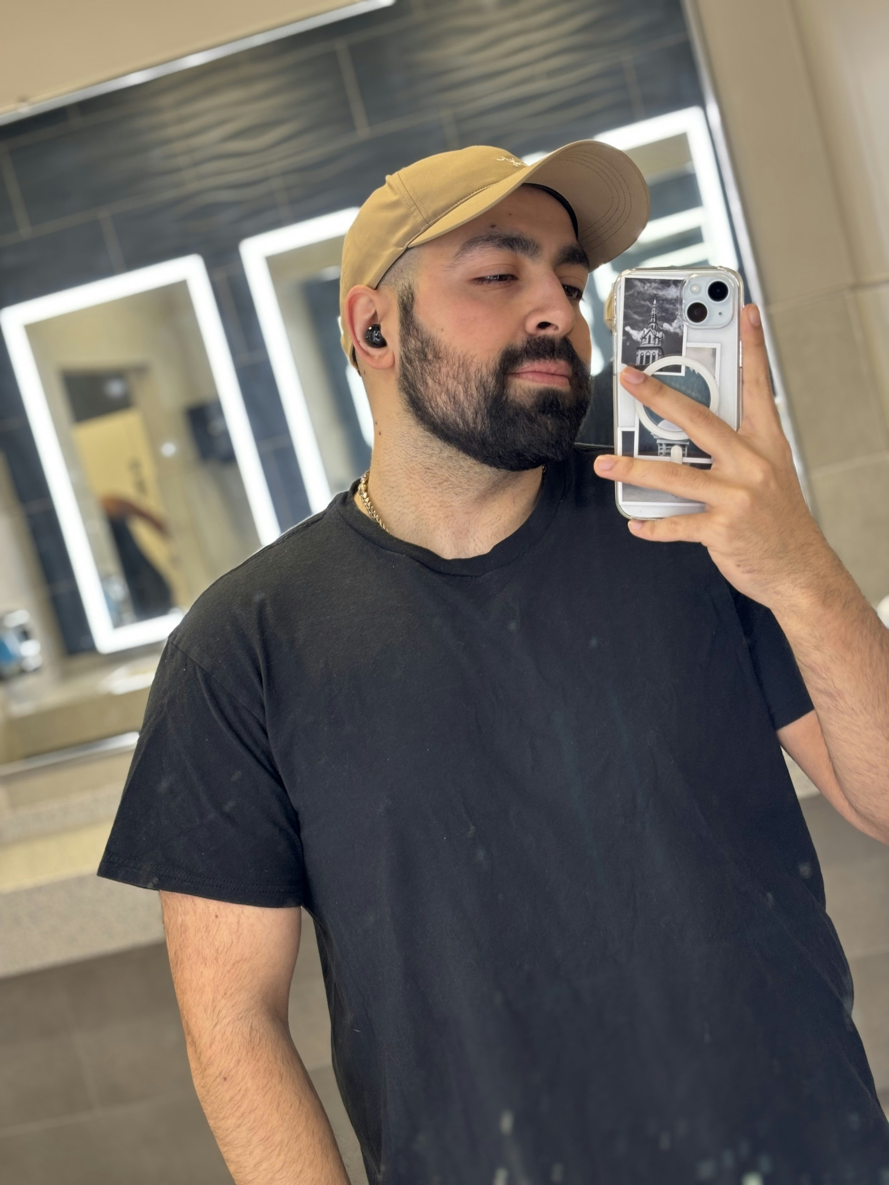 Accéder au profil de Arad Razaghi