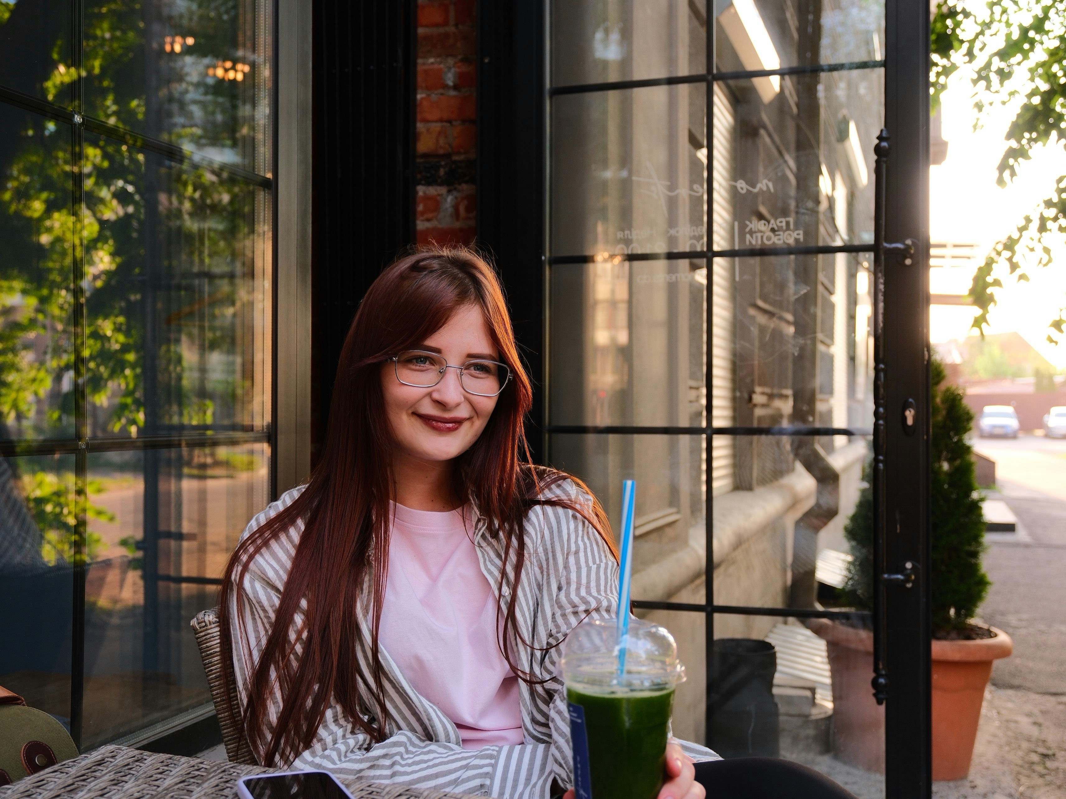 Ve al perfil de Julia Shvydka