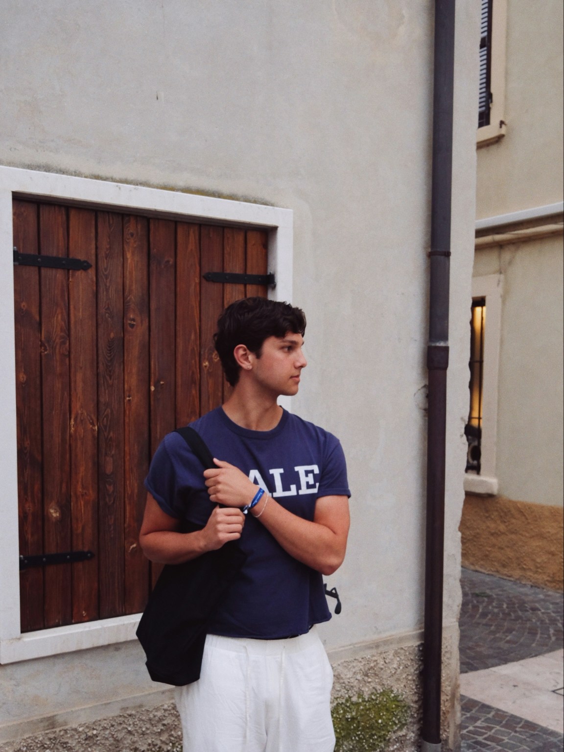 Go to avechenri's profile