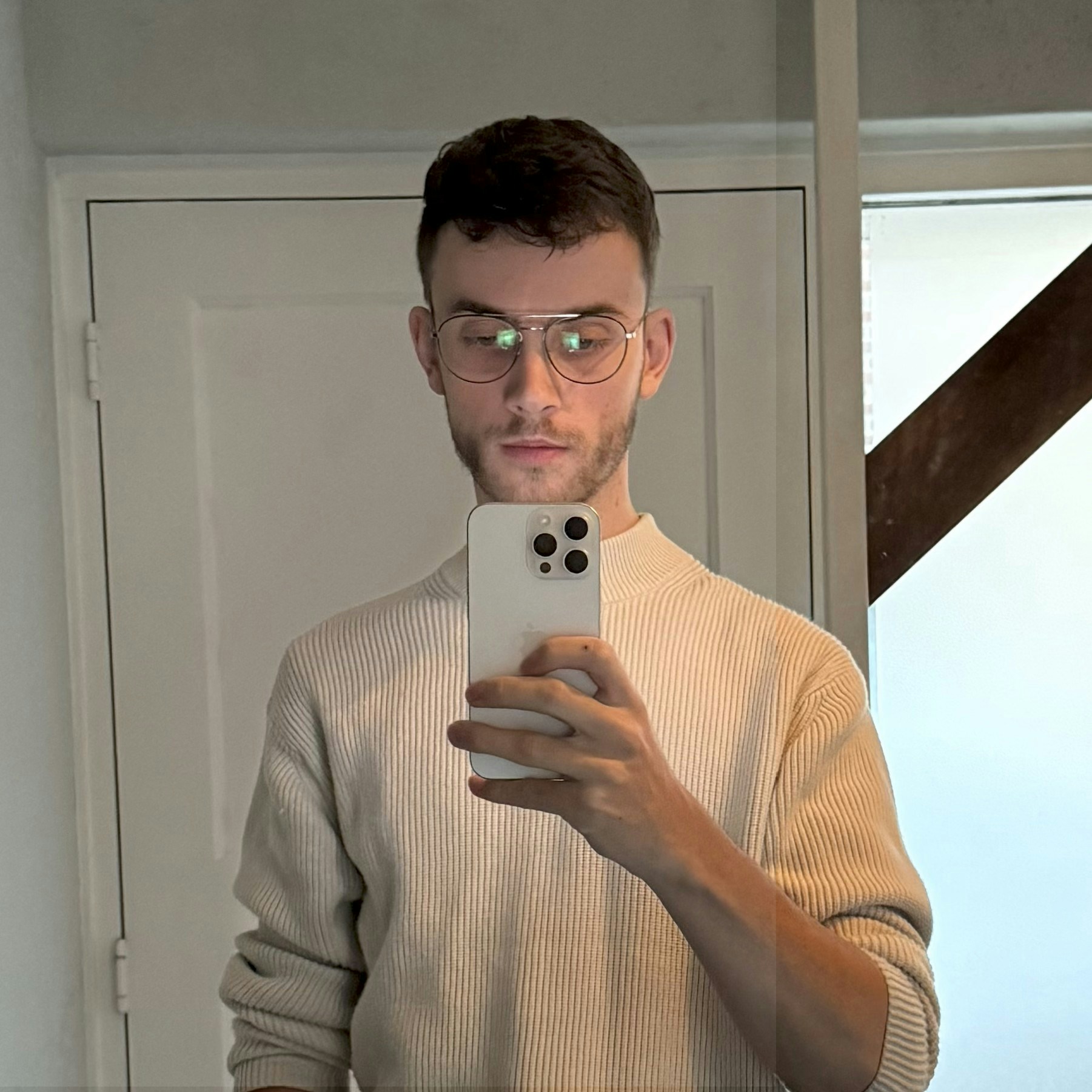 Zum Profil von Kyr Adelerhof