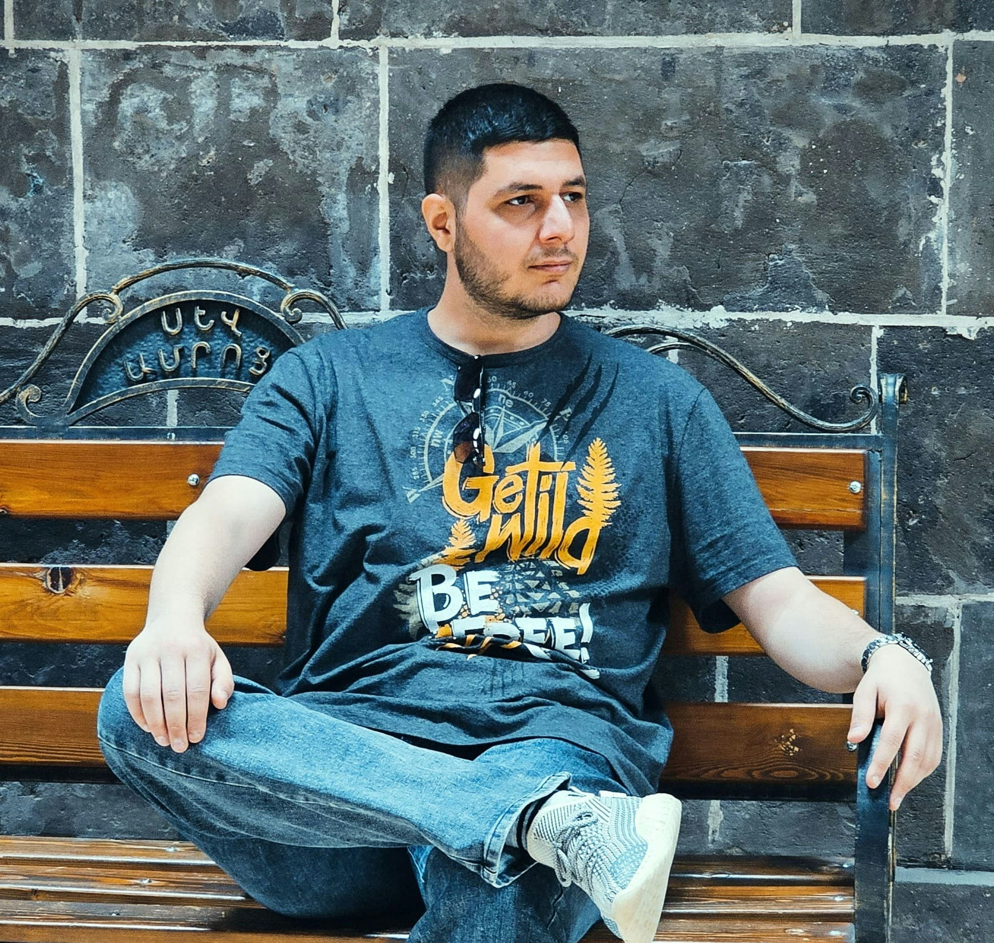 Ve al perfil de Hovhannes Poghosyan