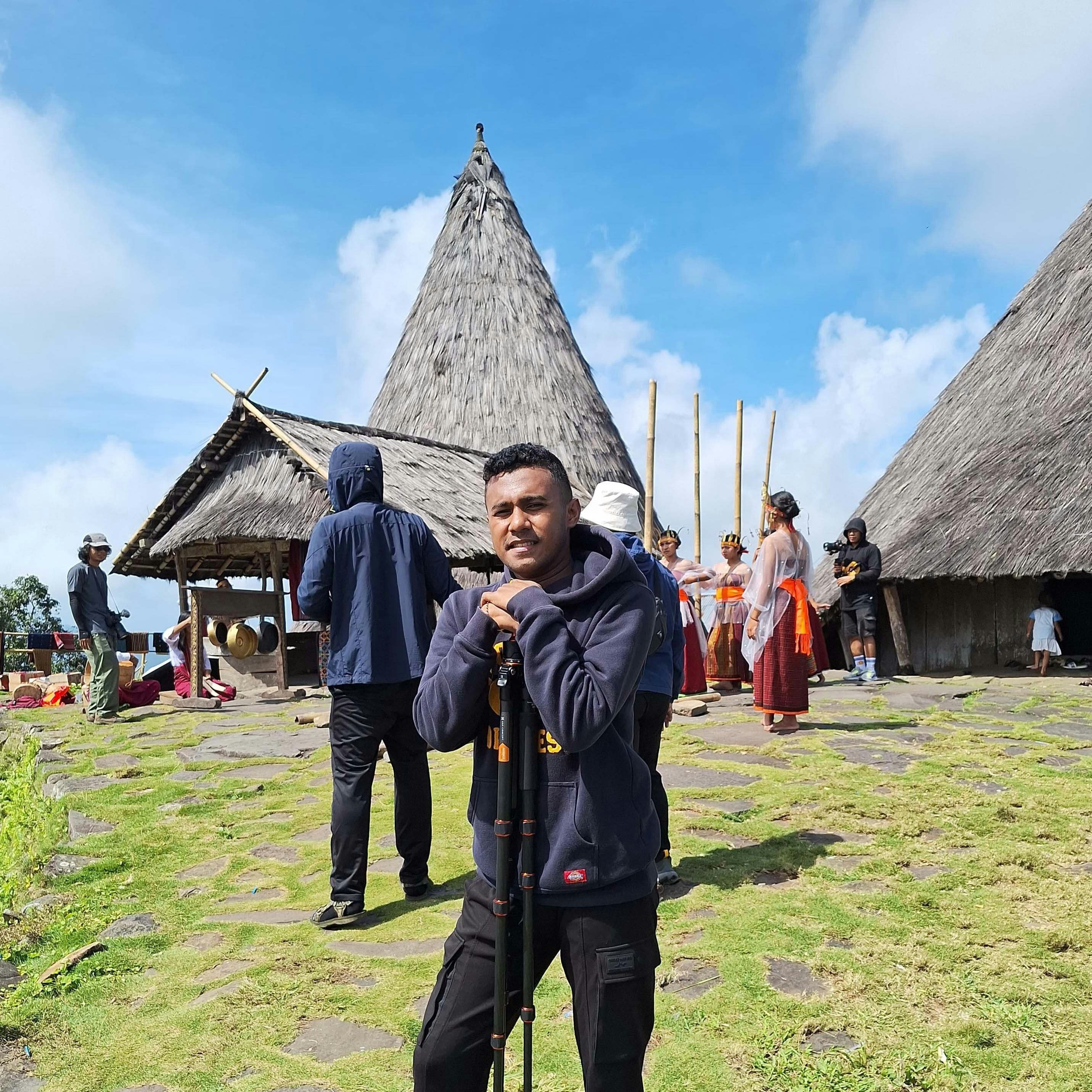 Go to Deni Bouk's profile