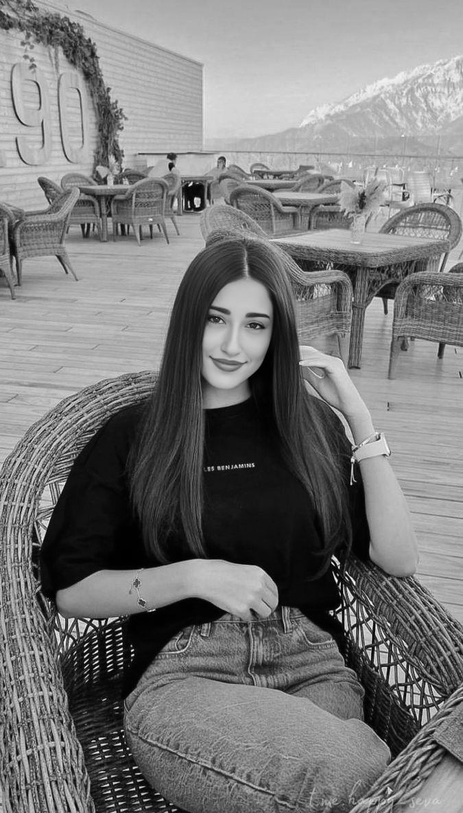 Buka profil Elahe Atrinezhad