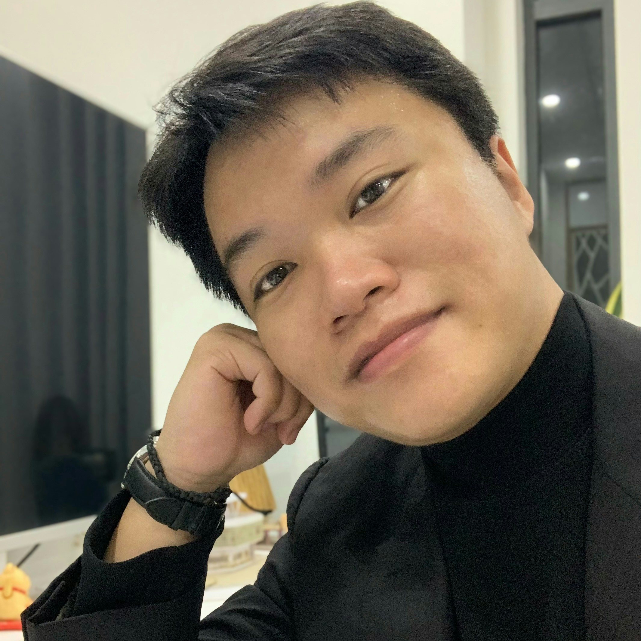 Ve al perfil de Nguyen Phuc Hau