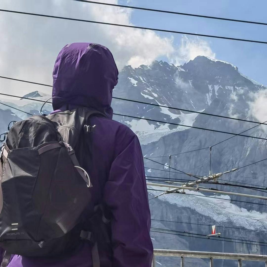 Go to Lee Li's profile