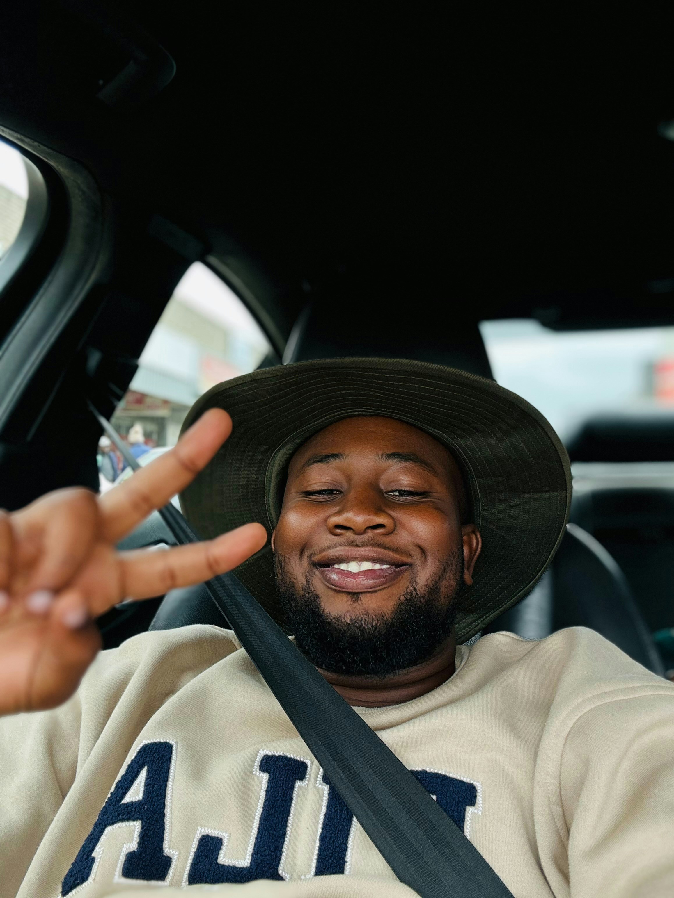 Buka profil Nigel Makamure