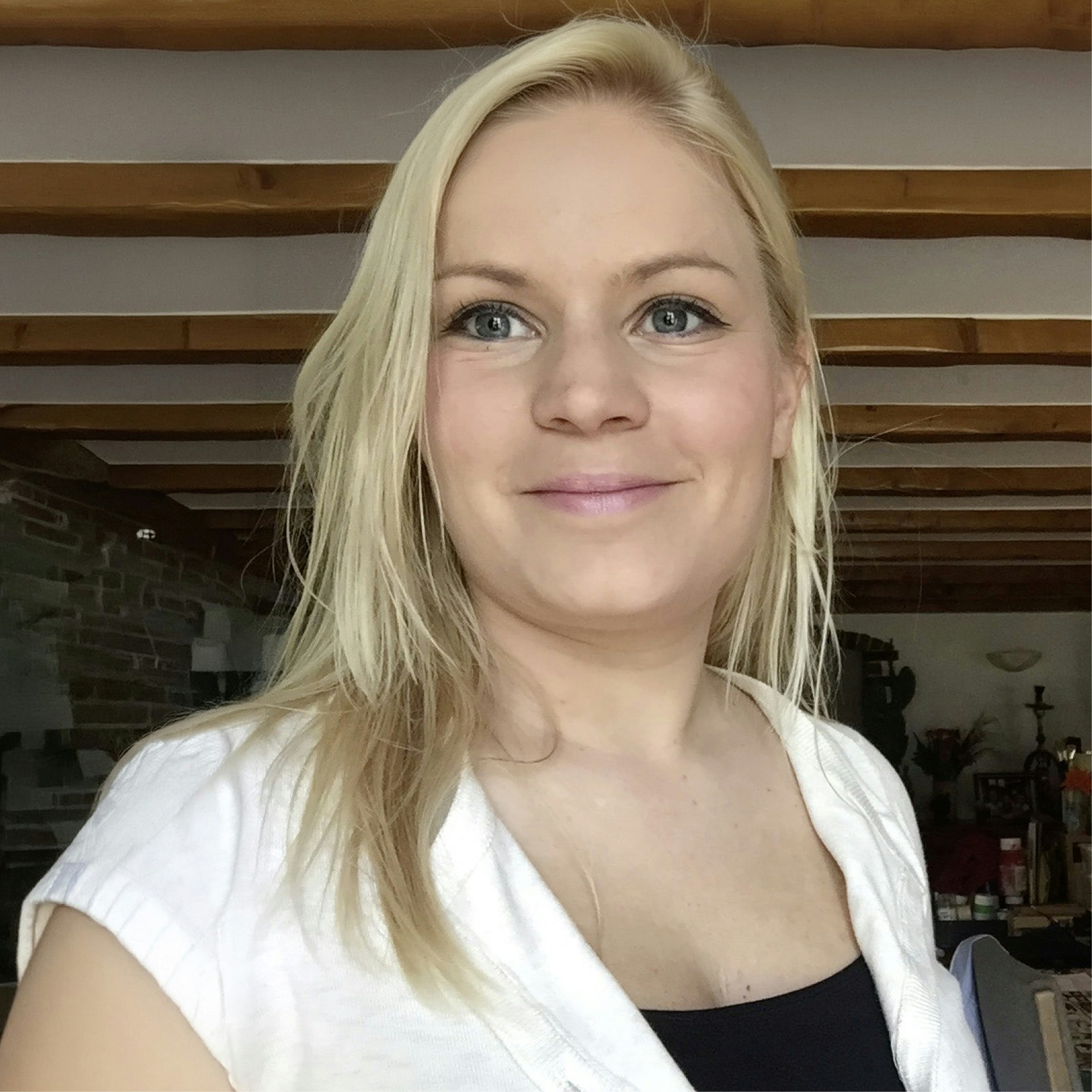 Go to Sophie Hollies 🇨🇭🇫🇷 🇬🇧's profile