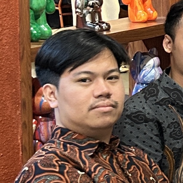 Buka profil Deemak Daksina