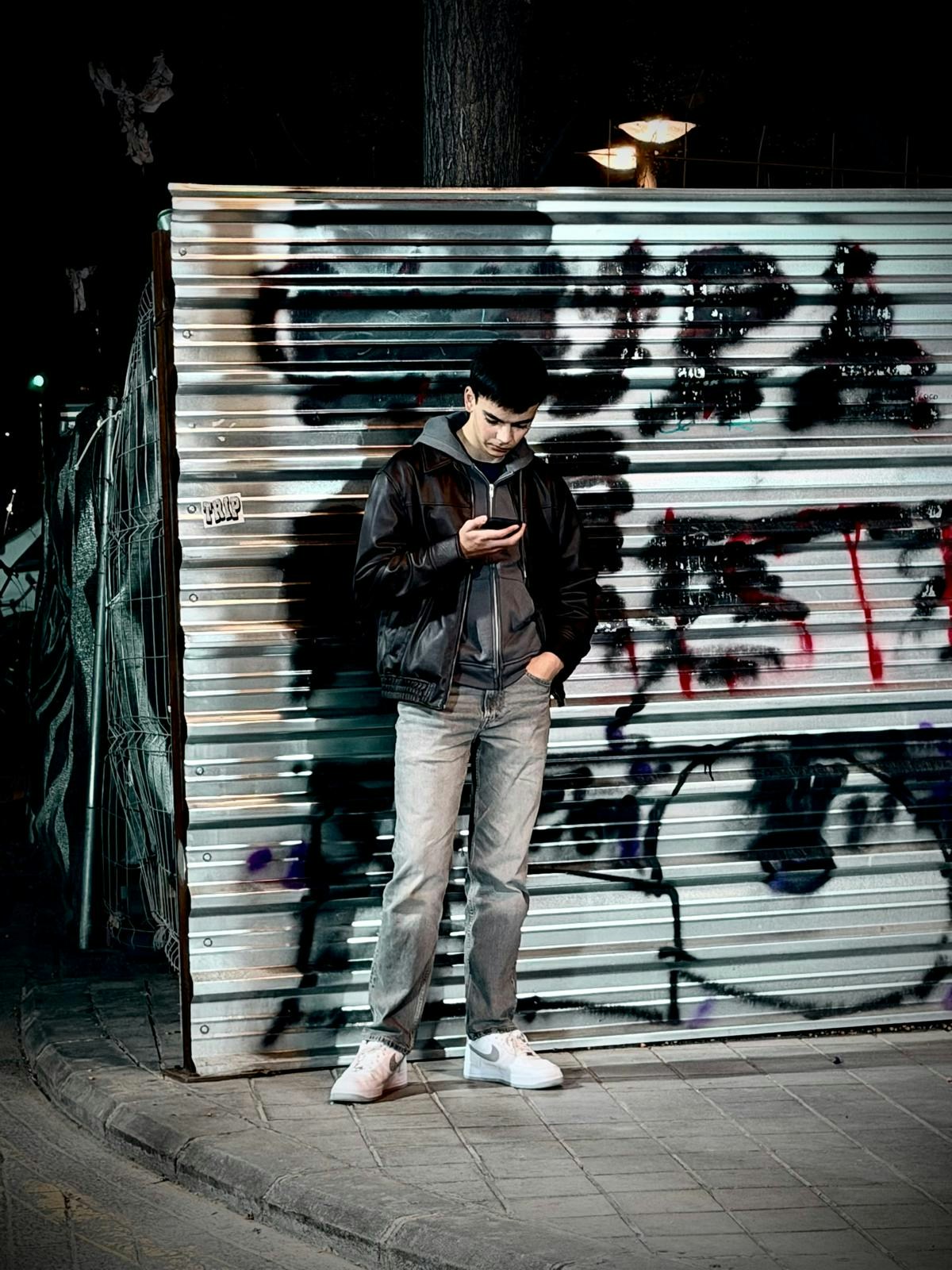 Eoin Humphriesのプロフィールを見る