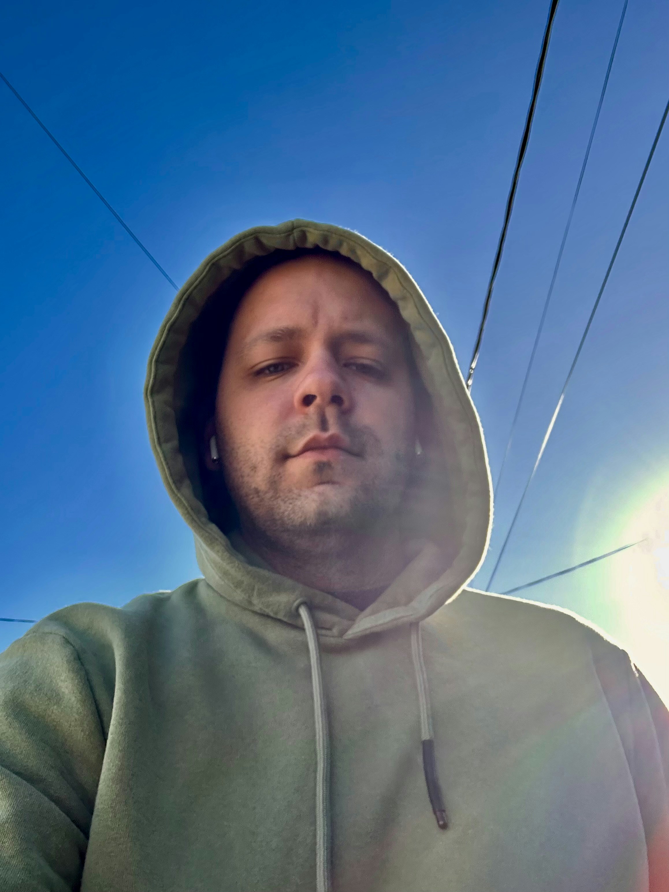 Accéder au profil de Erik Mencsik