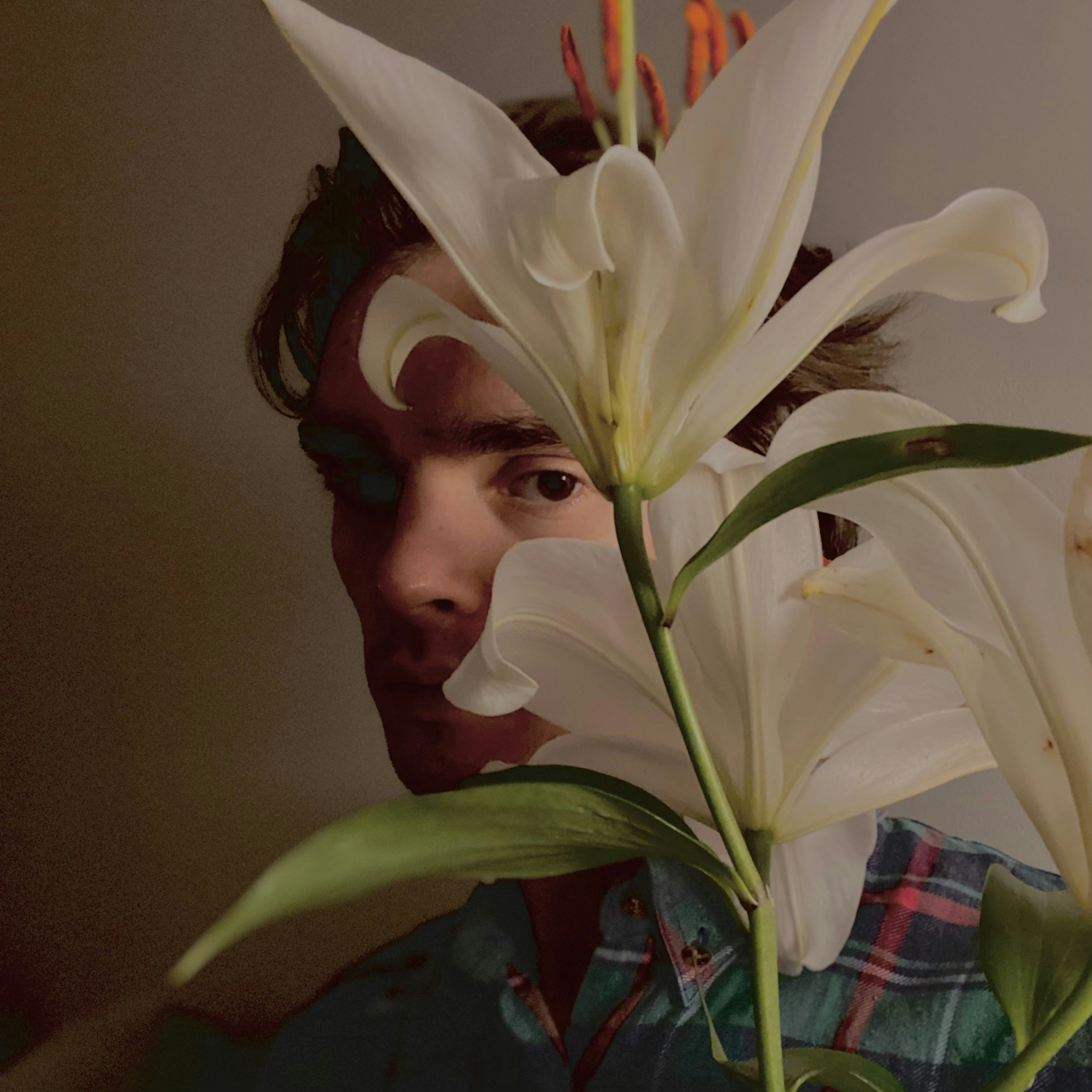 Ve al perfil de Valentin Alkirikov