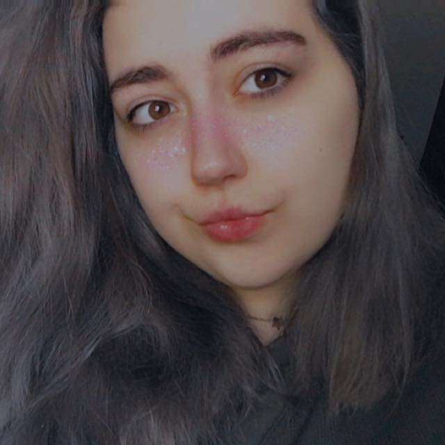 Buka profil Maya Rose