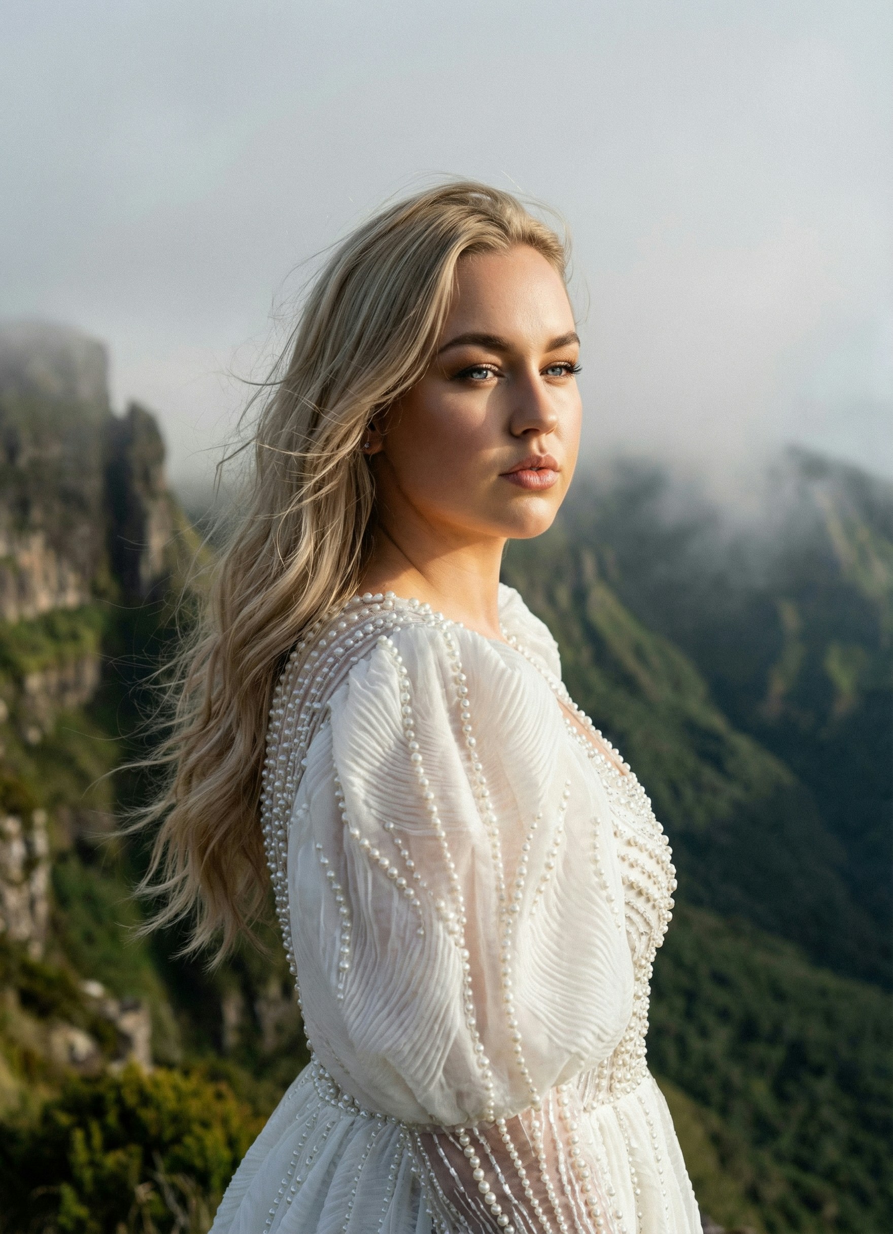 Buka profil Catherine