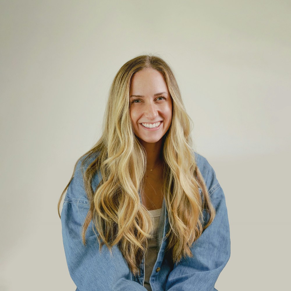 Buka profil Courtney Smith