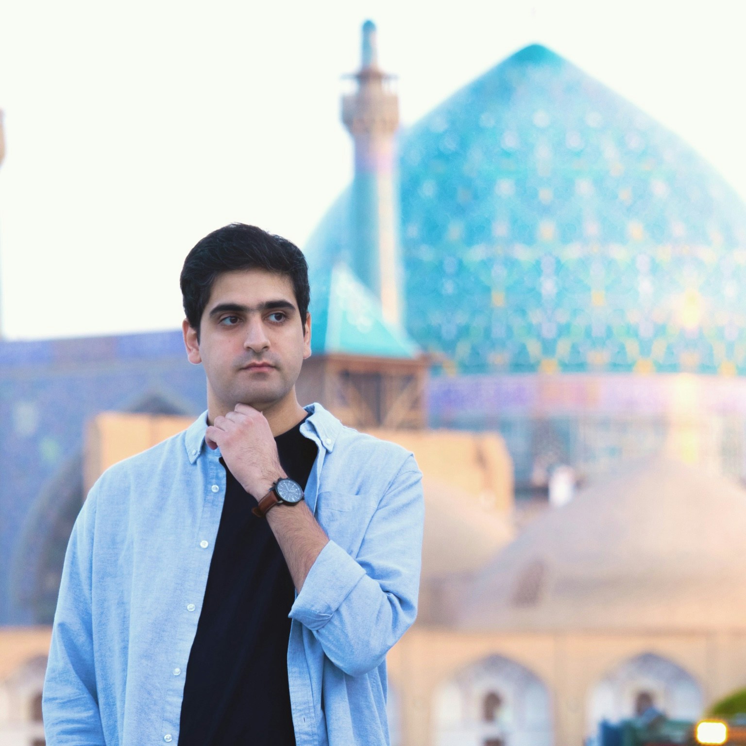 Buka profil Sina Bahar