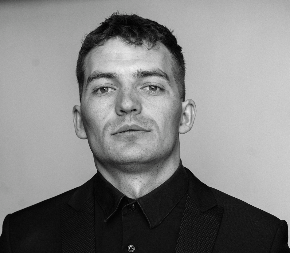 Buka profil Igor Hnes