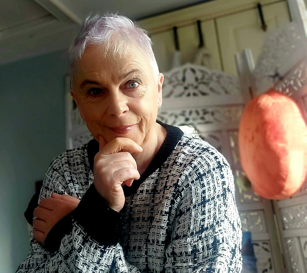 Buka profil Bernardine Cantwell
