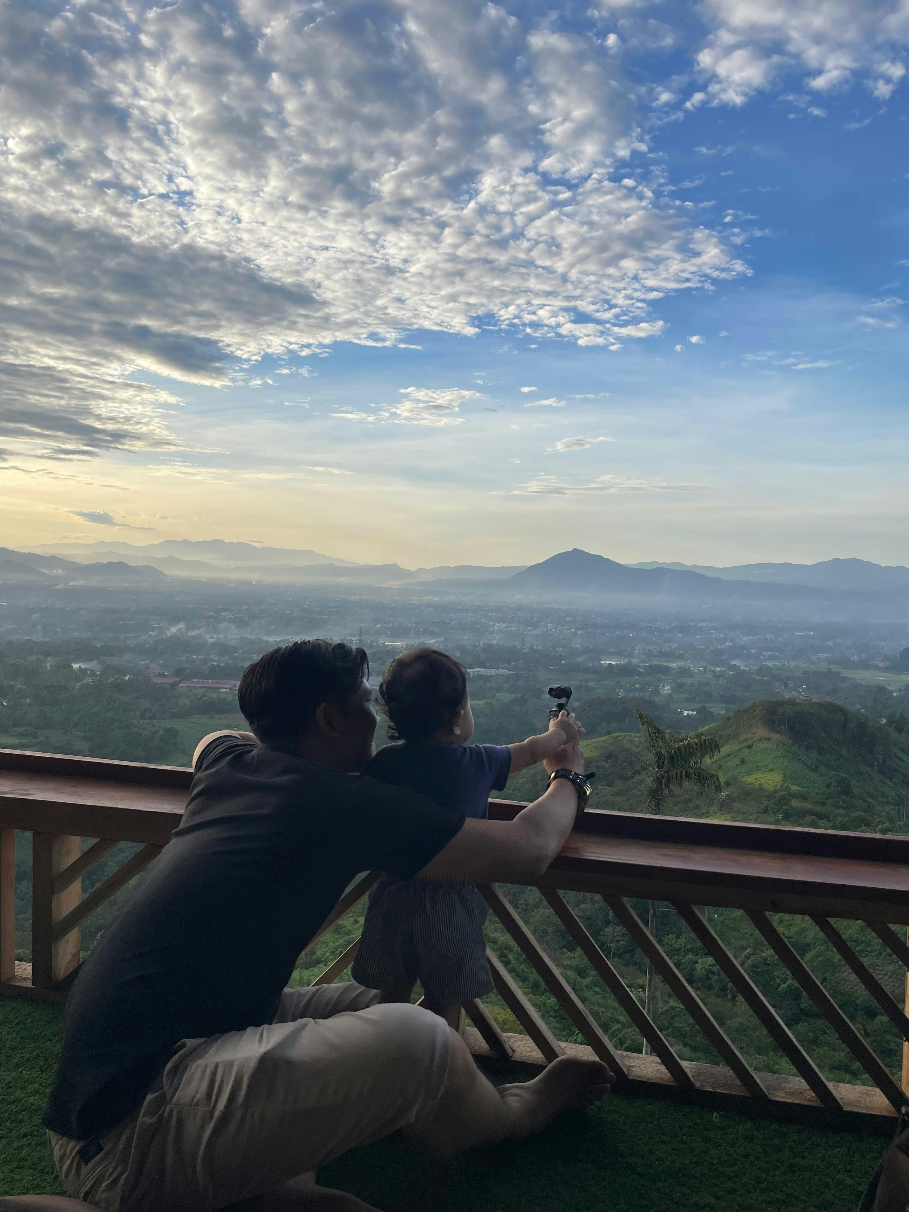 Buka profil Lucky Mentoni