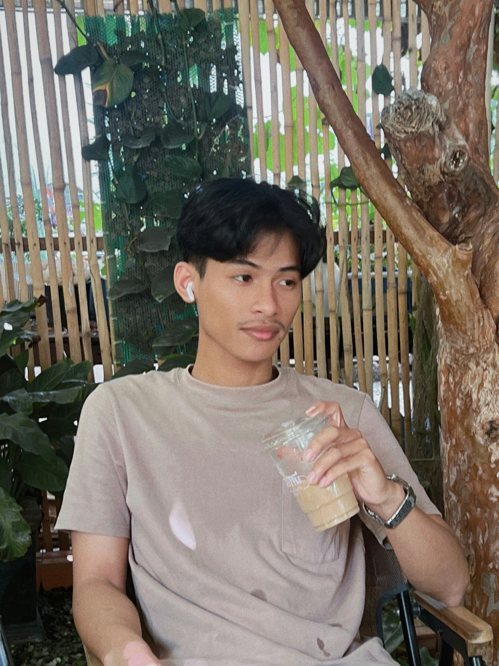 Buka profil Chheun Ly