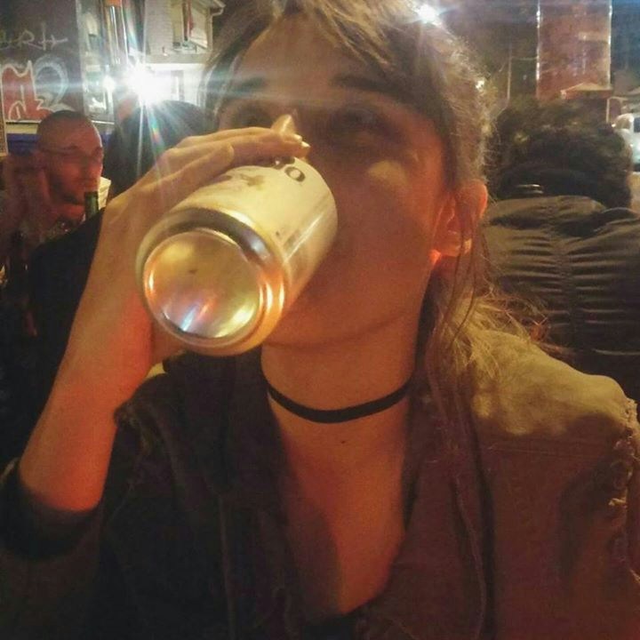 Ve al perfil de Ela Kallo