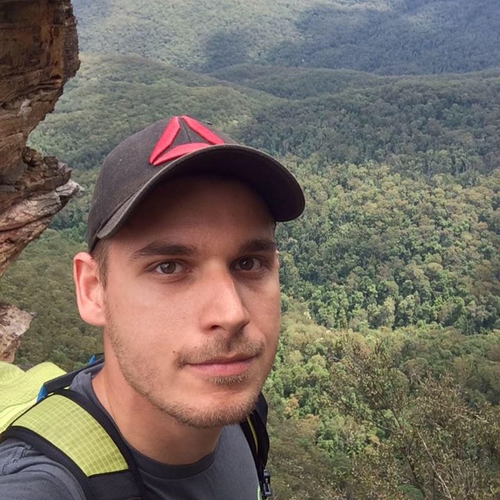 Ve al perfil de Matej Sajgal