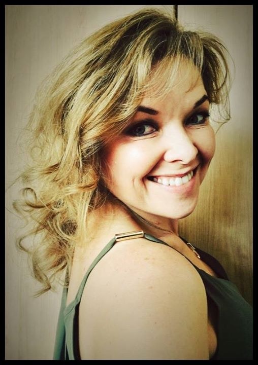 Yolande Conradieのプロフィールを見る