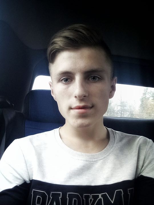 Ve al perfil de Константин Маманович