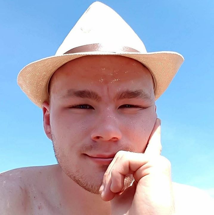 Unsplash profile picture for @freezee