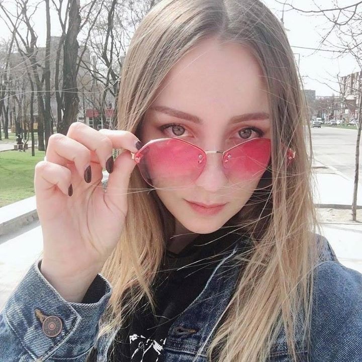 Go to Alexandra Luniel's profile