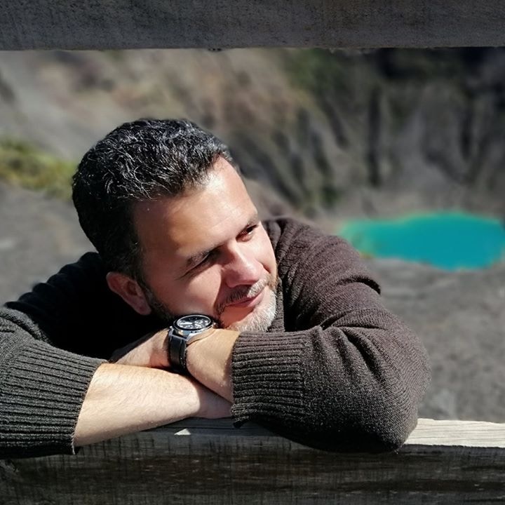 Ve al perfil de Carlos Umaña