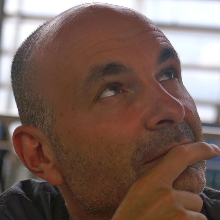 Ve al perfil de yann behr