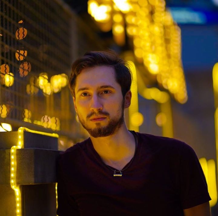 Ve al perfil de Benjamin Muntz
