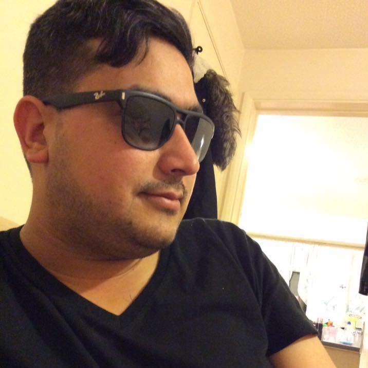 Ve al perfil de Junni Baba