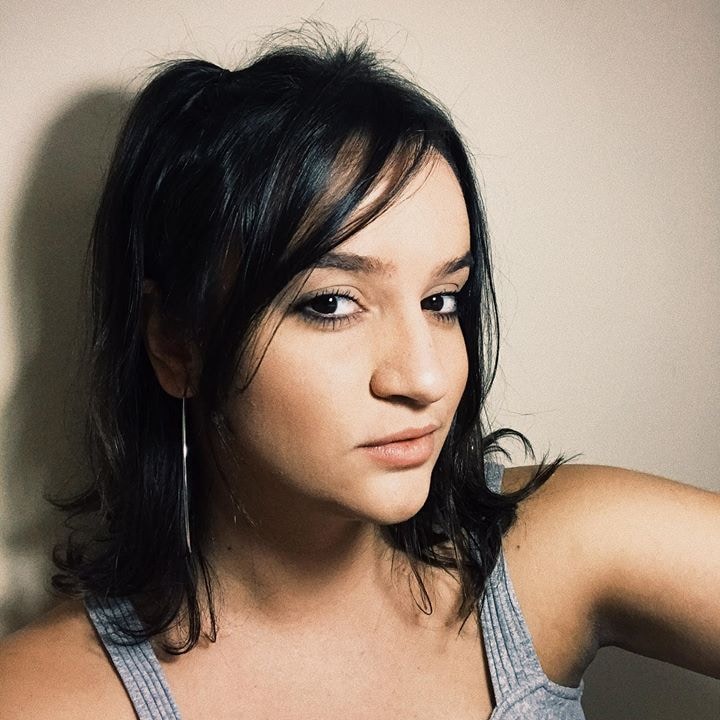 Buka profil Julia Duarte