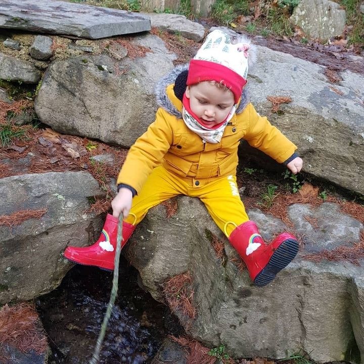 Ve al perfil de Charlotte Sheen