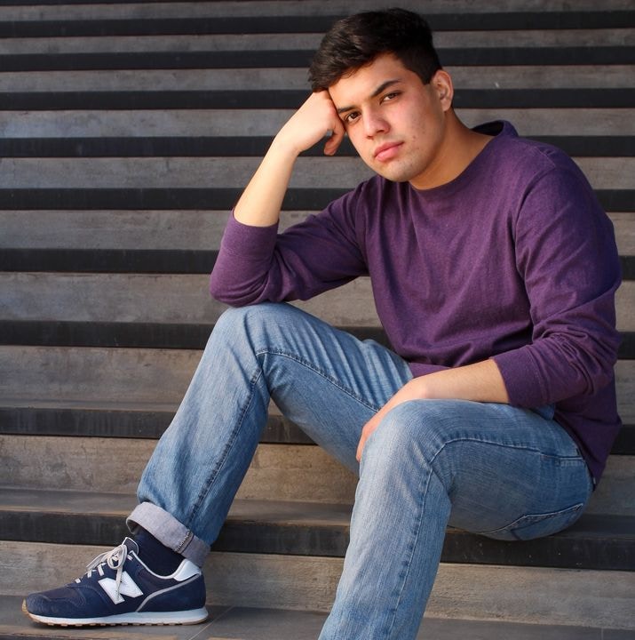 Ve al perfil de Bastian Carreño