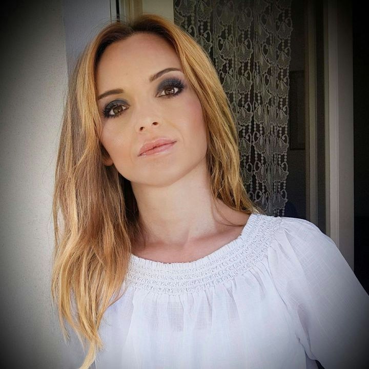 Buka profil Laura Hart