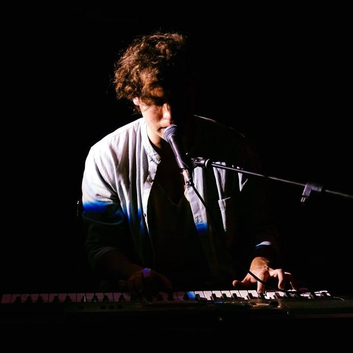 Ve al perfil de Leandro Navarro