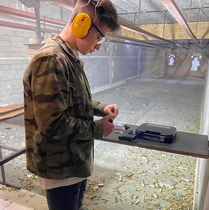 Ve al perfil de Nikita