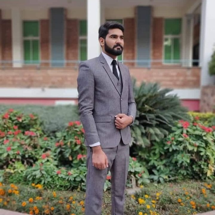 Usman Ghaniのプロフィールを見る