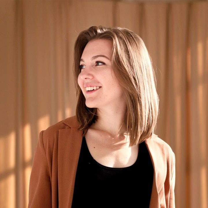 Go to Lina's profile