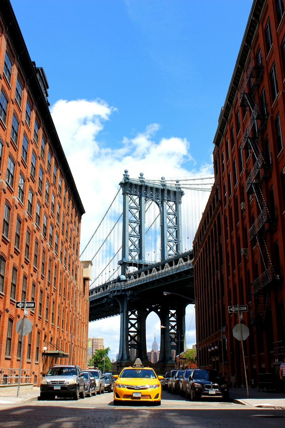 fotografía de ángulo bajo del puente de Manhattan, Nueva York