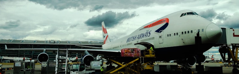 Jalがanaに続き21年度の採用を中断へ 苦境に立たされる航空各社の行く末は ビズキャリonline